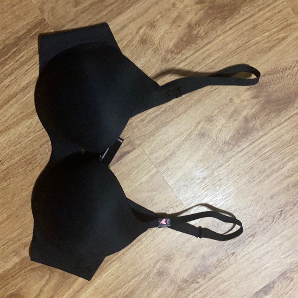 Victoria’s Secret bra never worn